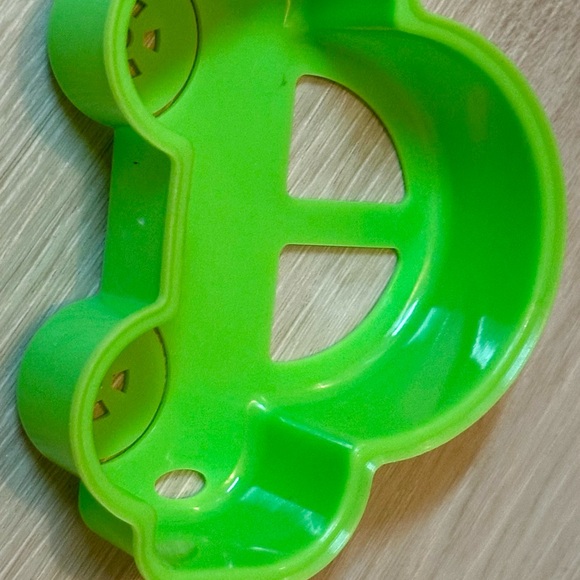 Cartoon Car Sandwich Cutter Mold – Fun Kids Bento Accessory, Green Stencil - Picture 10 of 15